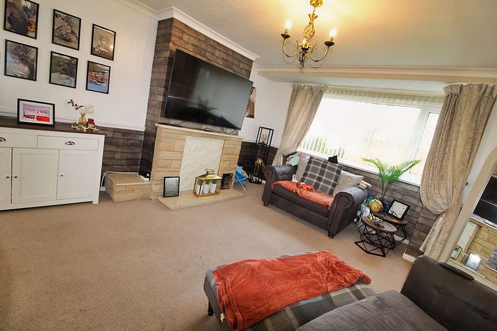 Property photo 2 of 24 Lounge