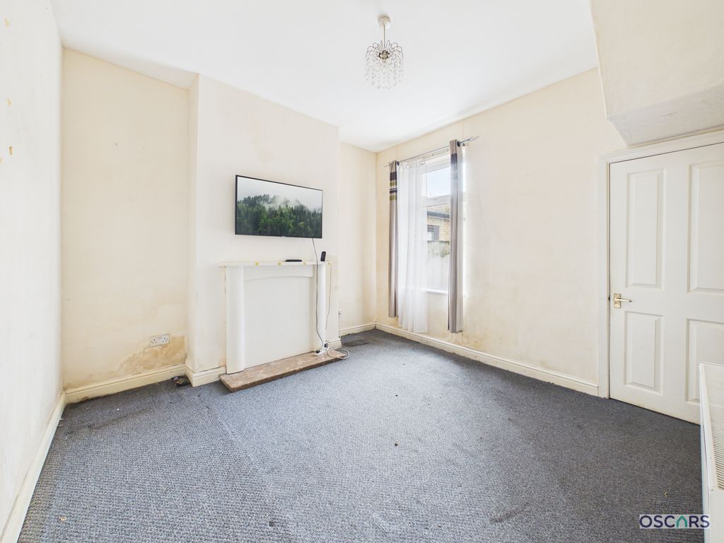 Property photo 3 of 9 Photo 8