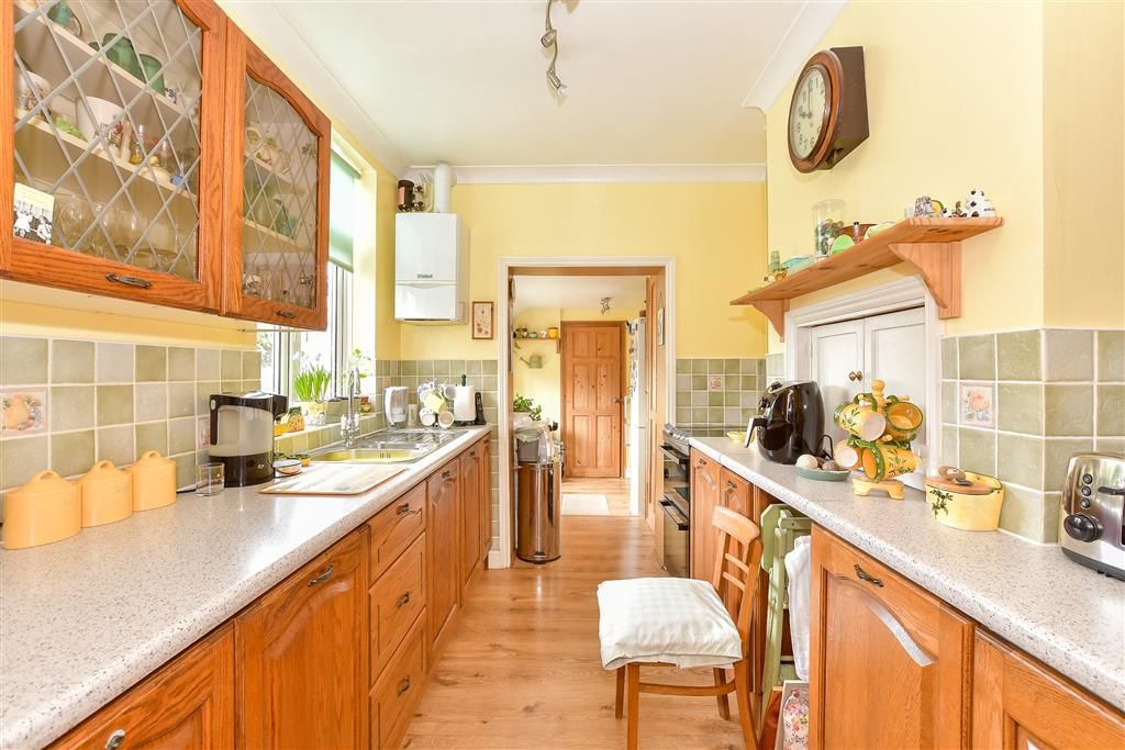 Property photo 3 of 9 Kitchen
