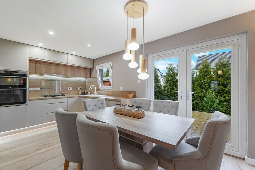 Property photo 3 of 21 Dining Area