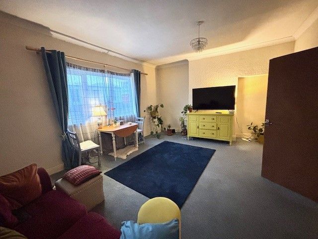 Property photo 1 of 7 Living Room