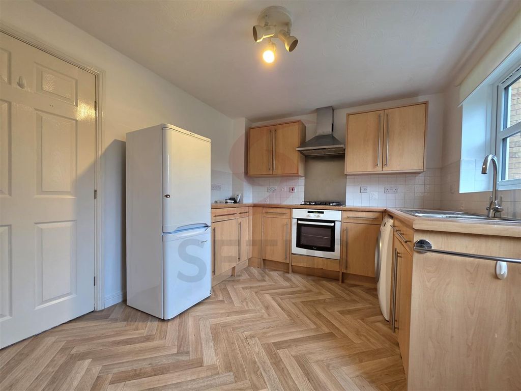 Property photo 3 of 9 Kitchen