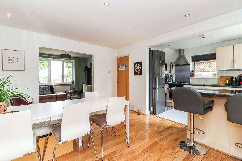 Property photo 2 of 37