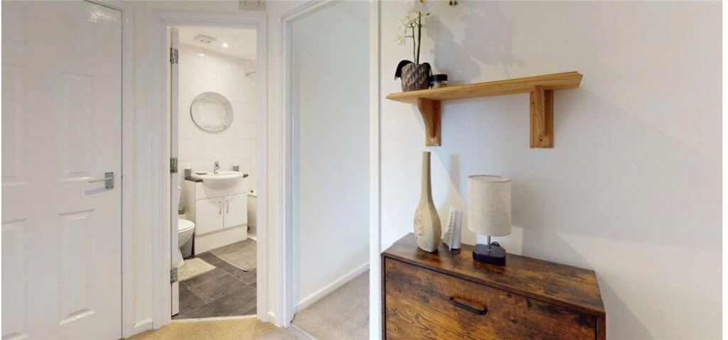 Property photo 3 of 8 Picture No. 12