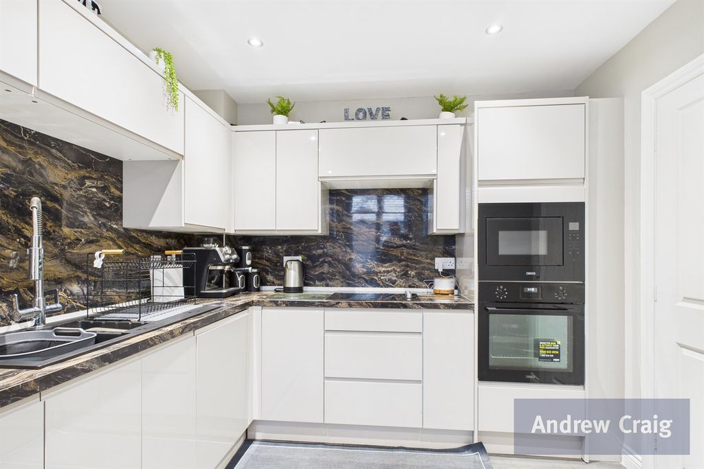 Property photo 3 of 14 Kitchen