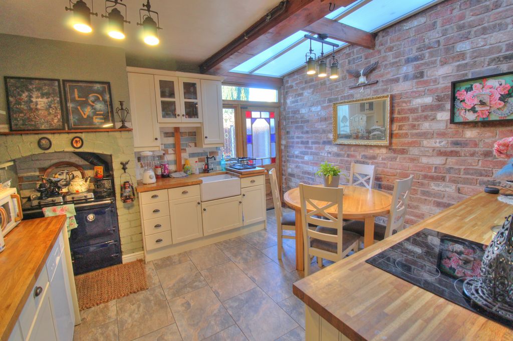 Property photo 2 of 17 Kitchen