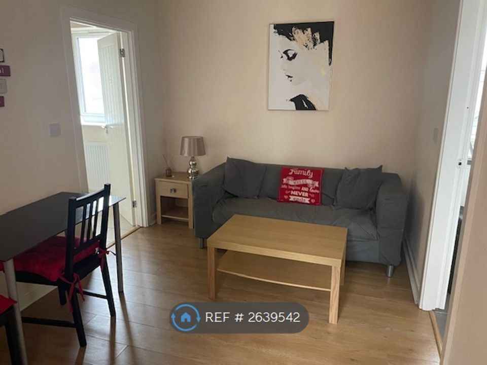 Property photo 3 of 6 Apartment 4 Lounge