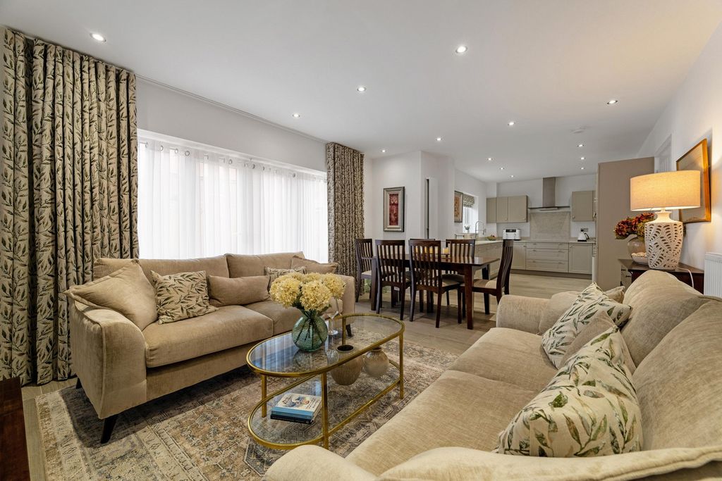 Property photo 2 of 30