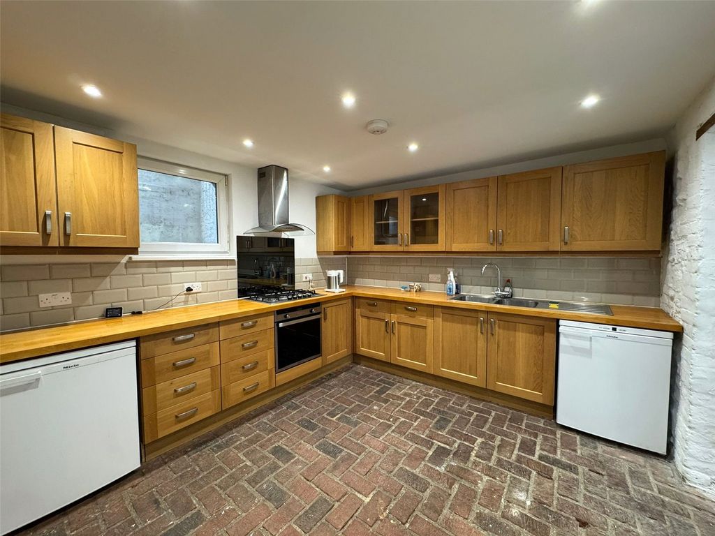 Property photo 2 of 12 Kitchen