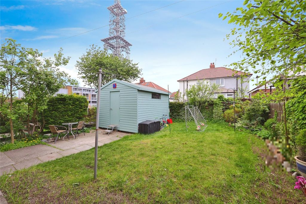Property photo 3 of 10 External