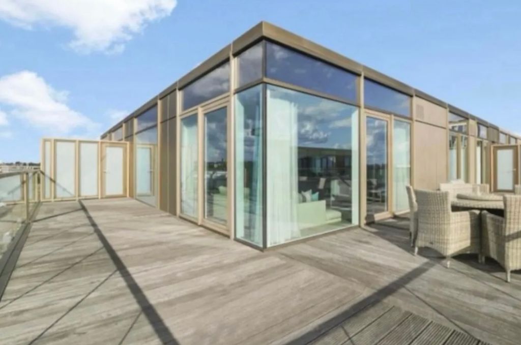 Property photo 2 of 10