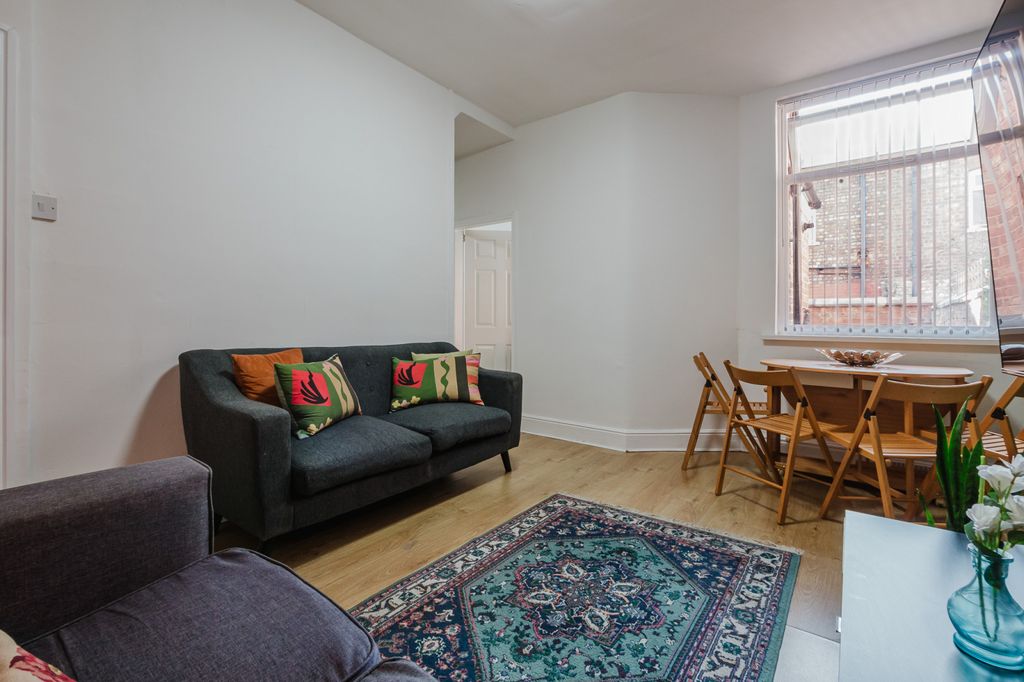 Property photo 3 of 19 Gallery