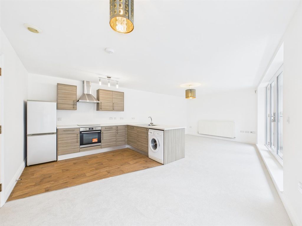 Property photo 2 of 15 Cam02885G0-Pr0506-Still009.Jpg