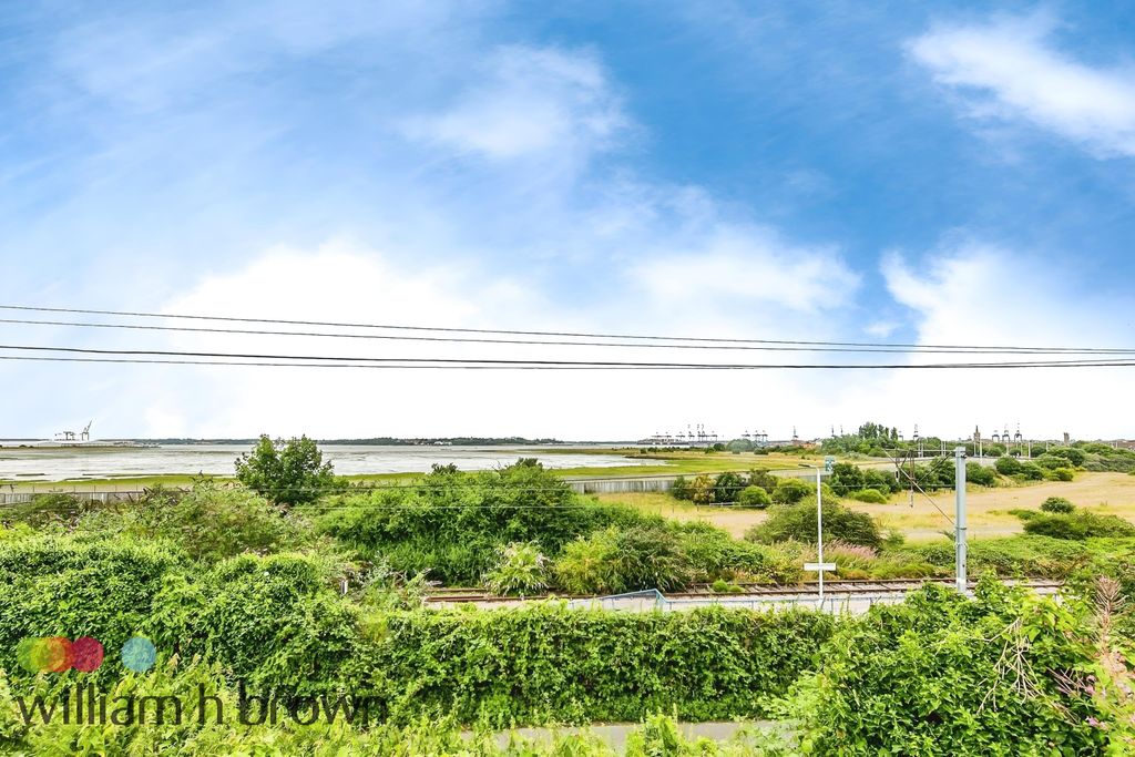 Property photo 2 of 12 Image