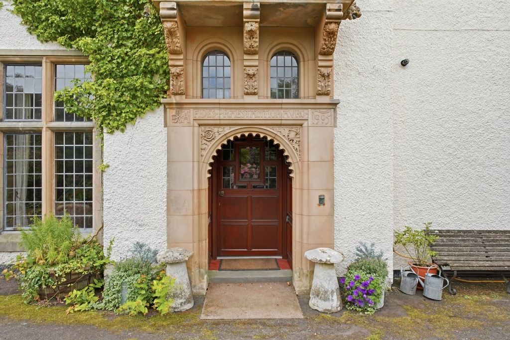 Property photo 3 of 41 Entrance