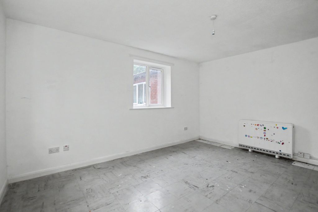 Property photo 2 of 14 86 Hall Park Close, Littleover, Derby, De23 6Gy