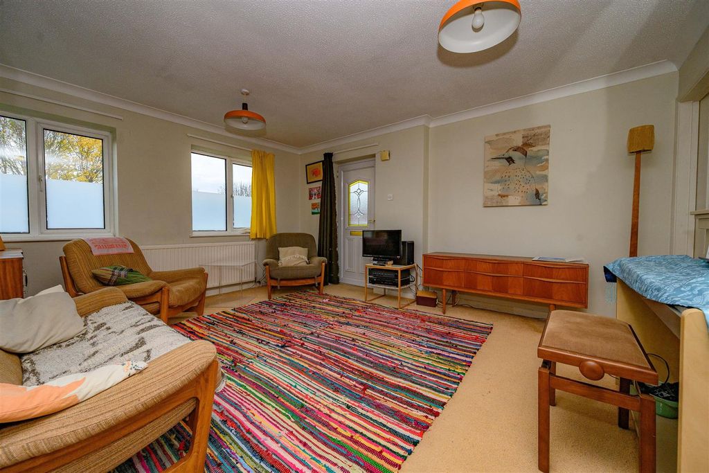 Property photo 2 of 15 Lounge