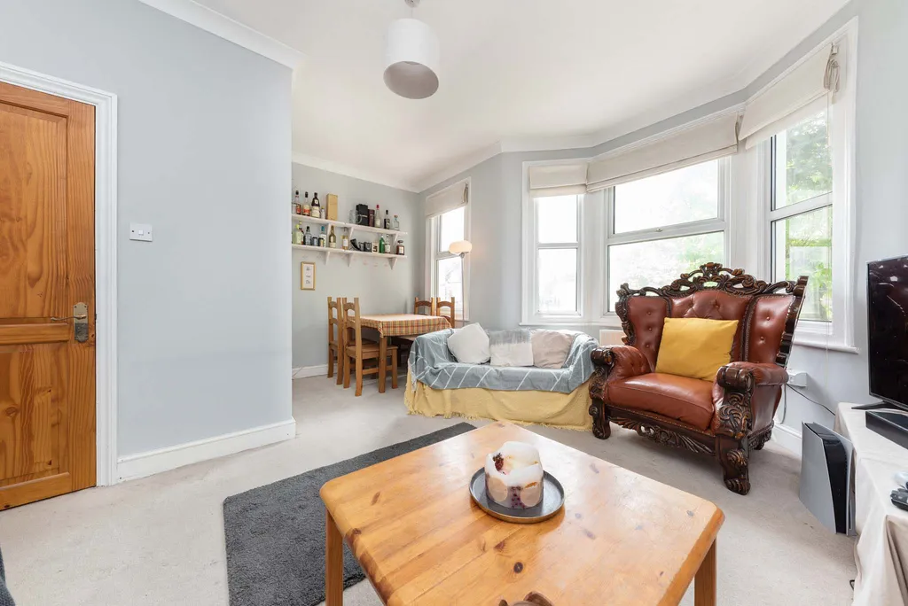 Apartment in London, Duckett's Green, West Green - View 3