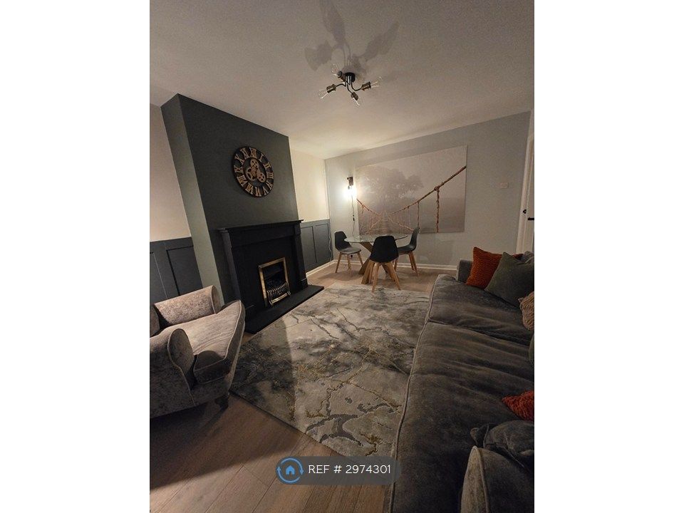 Property photo 3 of 14 Living Room