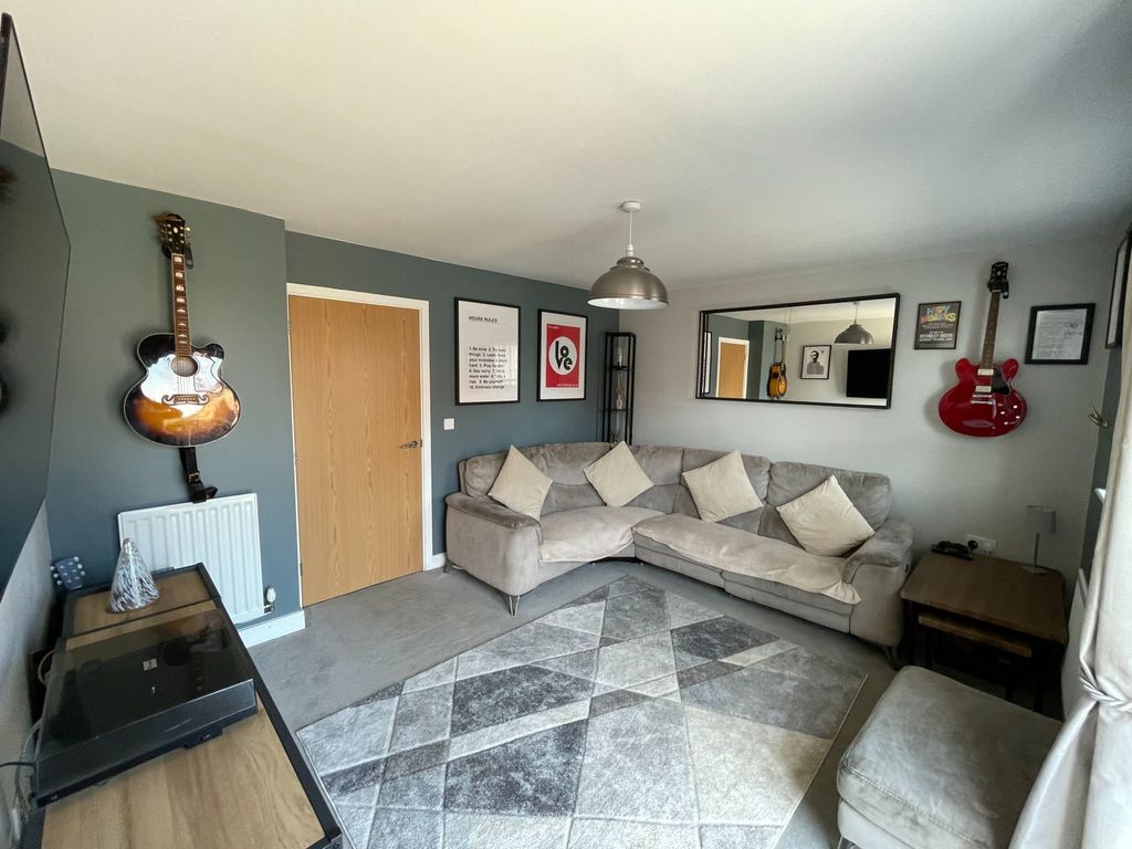 Property photo 2 of 8