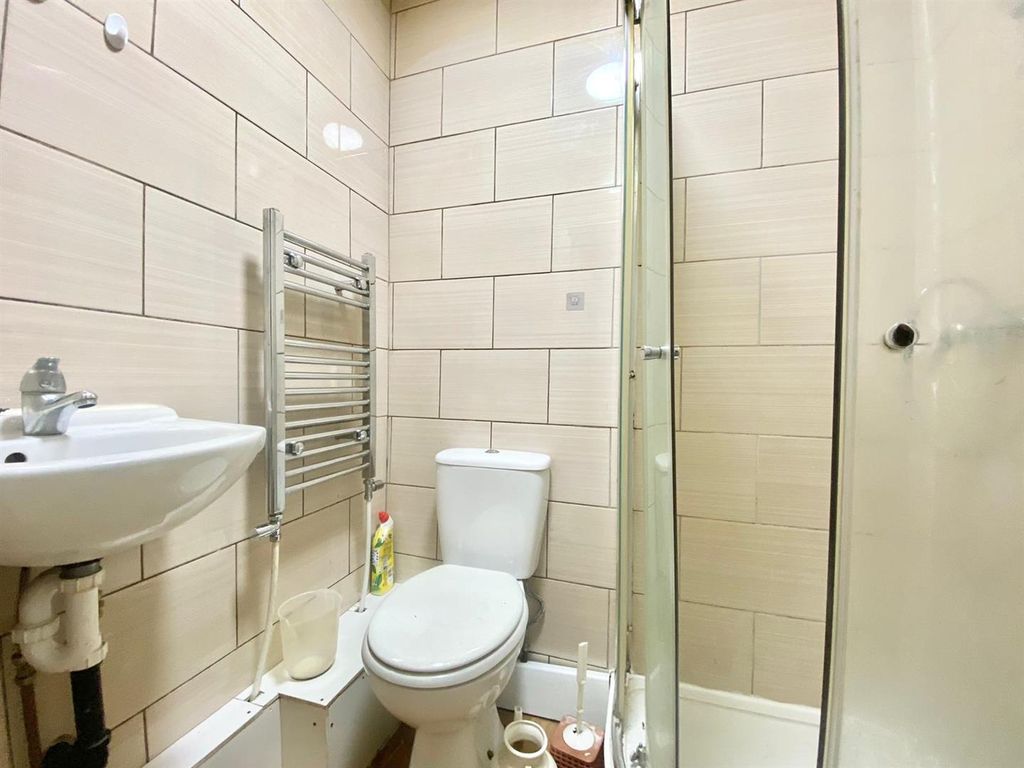 Property photo 3 of 5 Bathroom