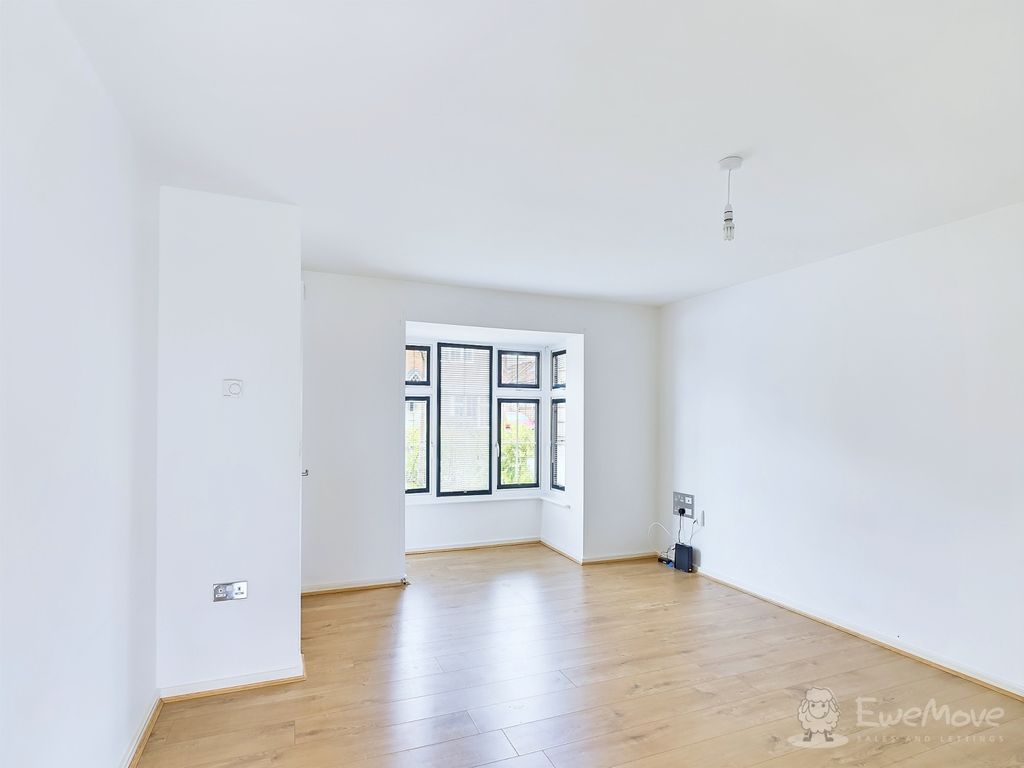 Property photo 3 of 12 Living Room