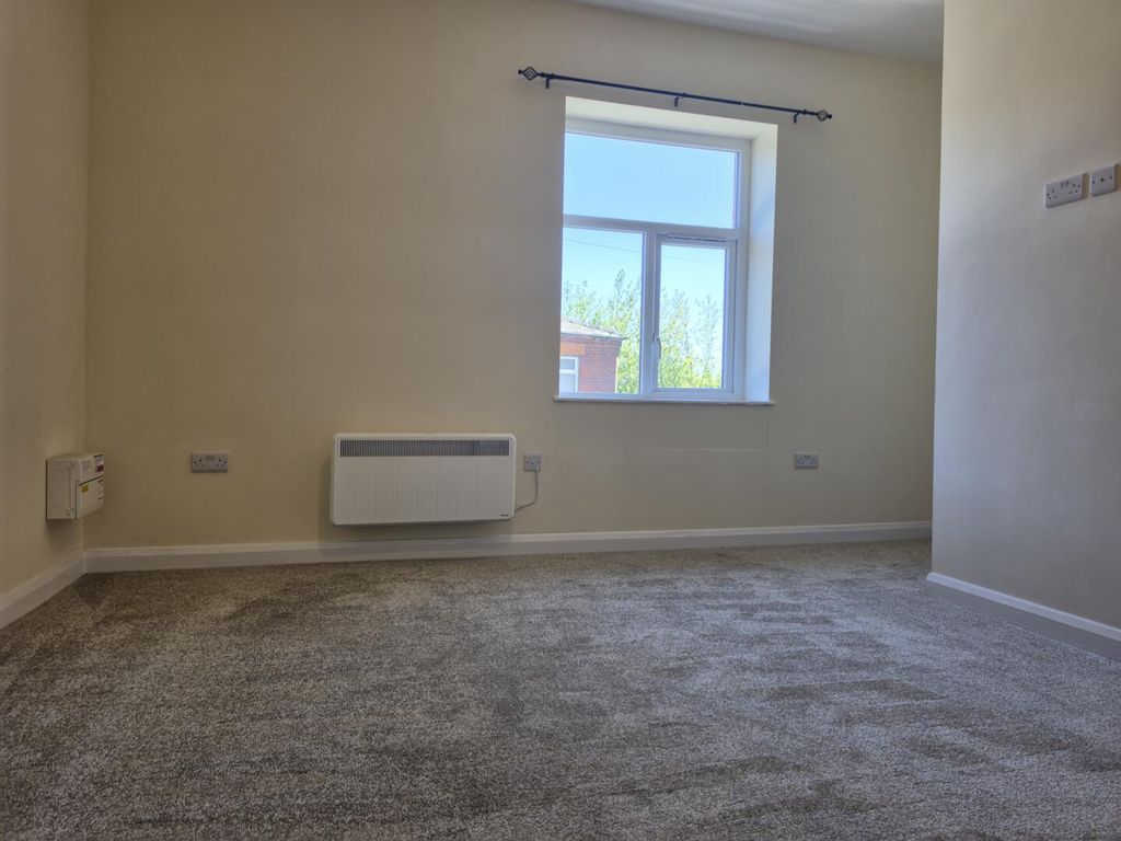 Property photo 3 of 7 Living Room