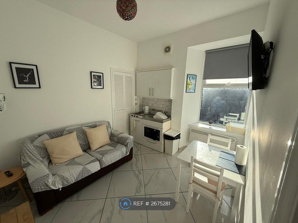 Property photo 1 of 18 Lounge/ Kitchen