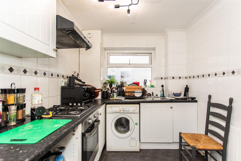 Property photo 2 of 12 Kitchen