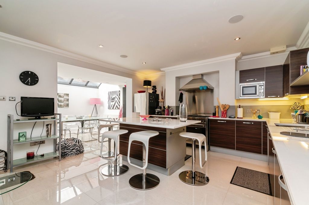 Property photo 3 of 17 Photo