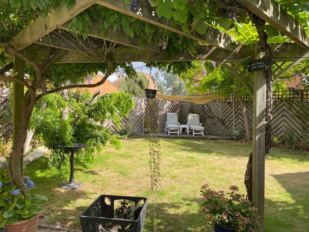 Property photo 2 of 27