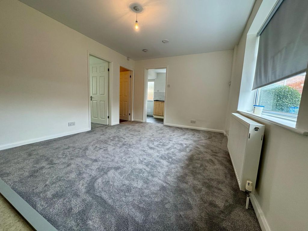 Property photo 2 of 16 Lounge 2