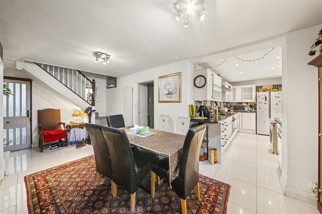 Property photo 2 of 21