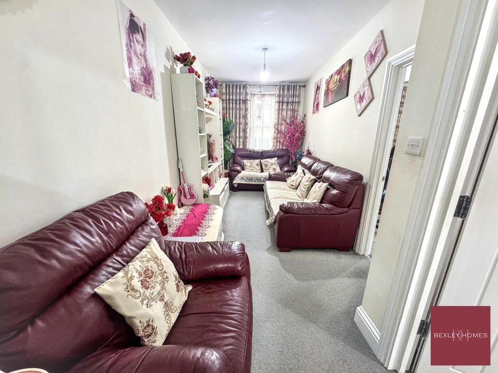 Property photo 2 of 7 Living Room