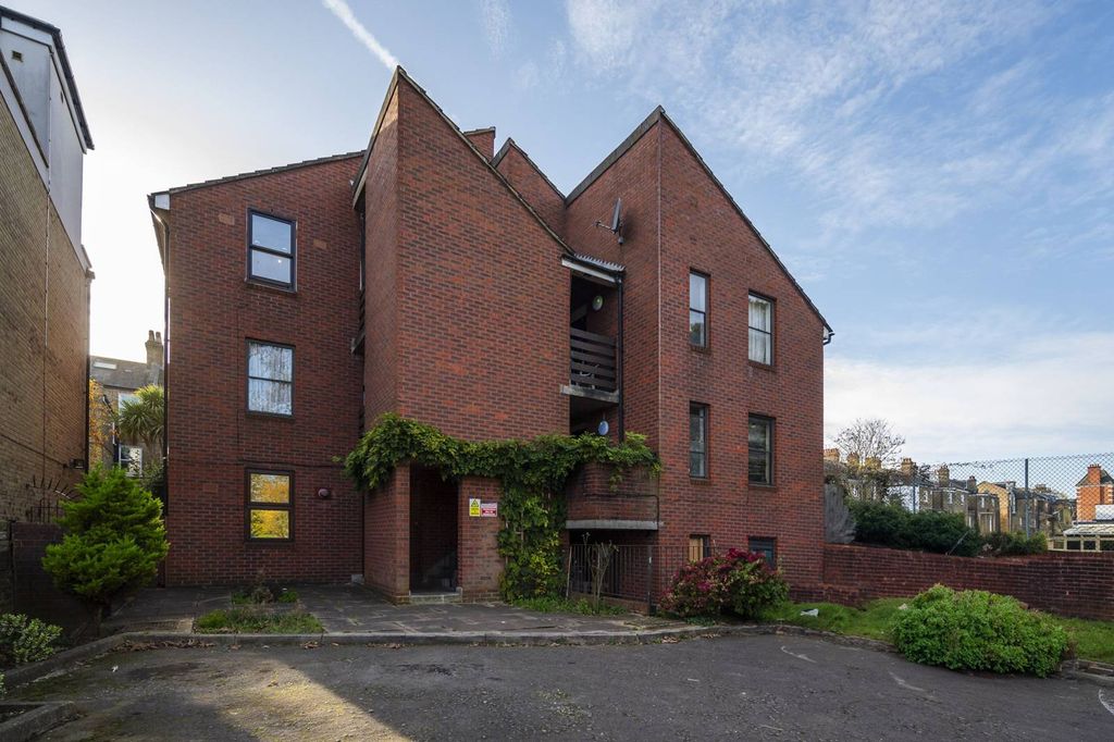 Property photo 1 of 8