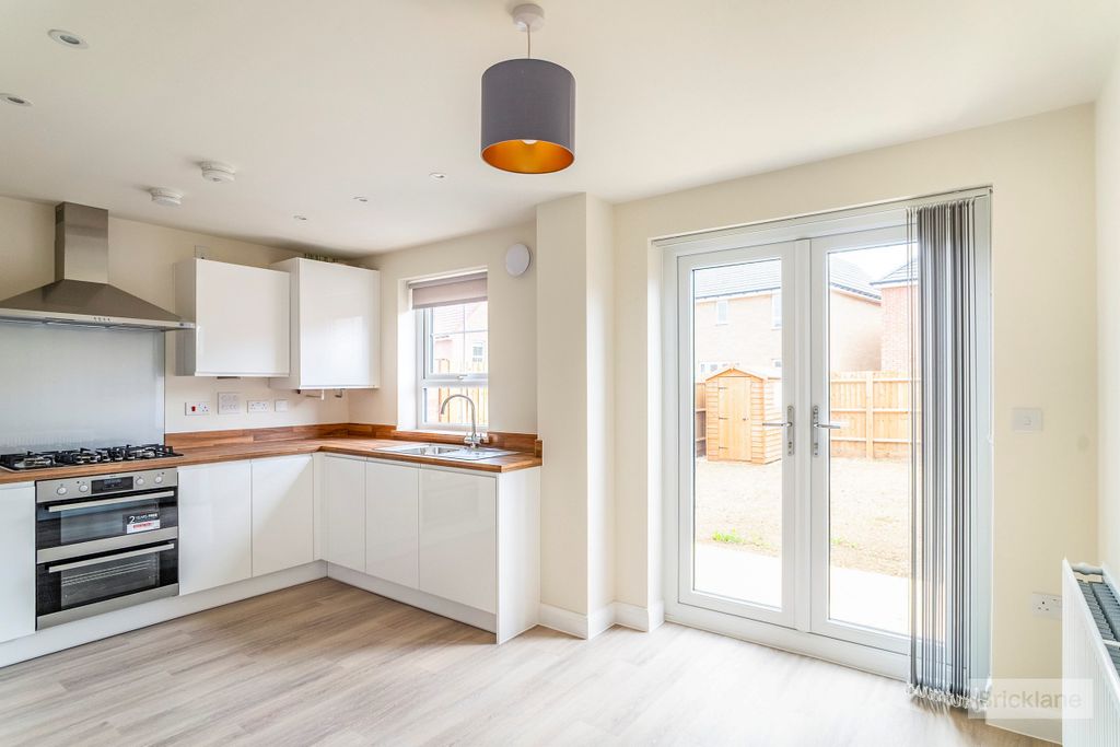 Property photo 2 of 12 Kitchen