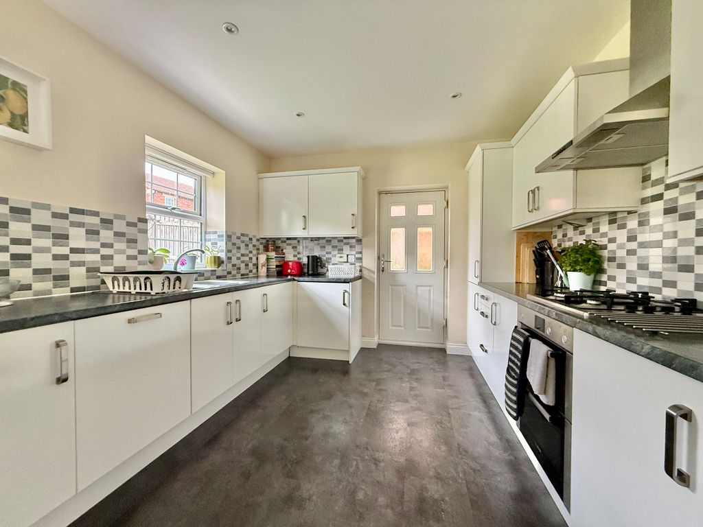Property photo 2 of 17 Kitchen