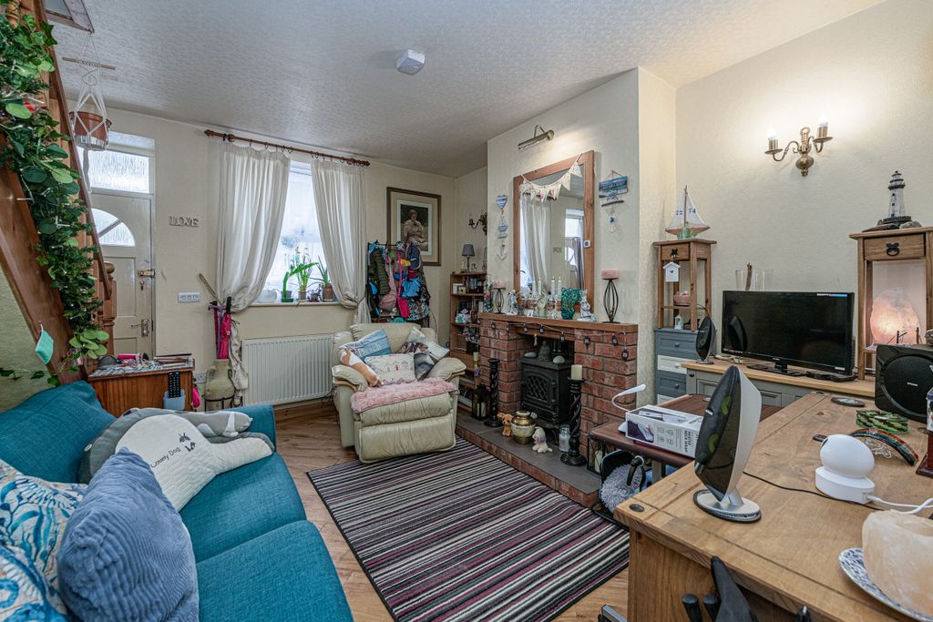 Property photo 3 of 25