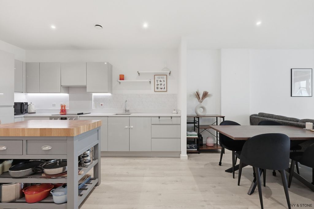 Property photo 2 of 30 4284343