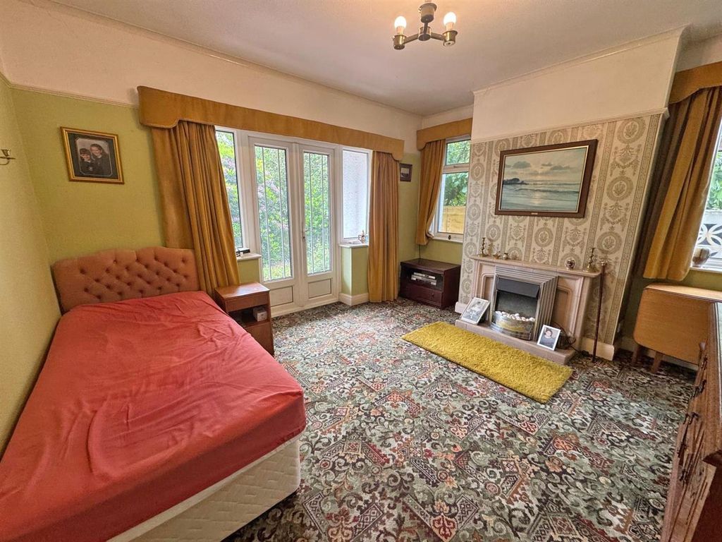 Property photo 3 of 13 Dining Room