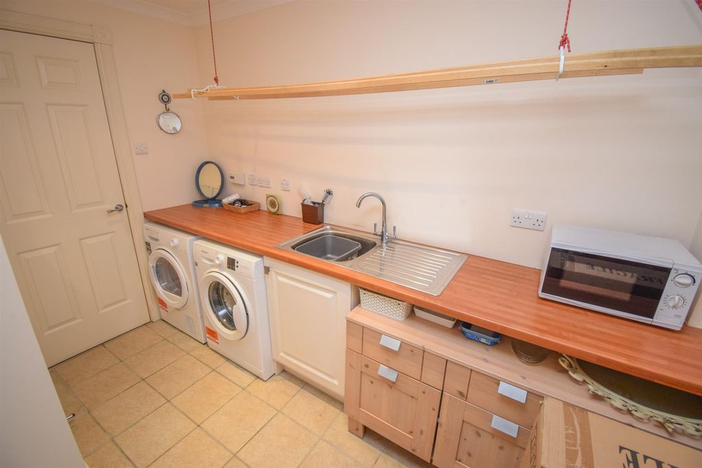 Additional image 4 of 2 bed flat for sale3 Islands House, Islands Court, Islands Bank Road, Inverness IV2