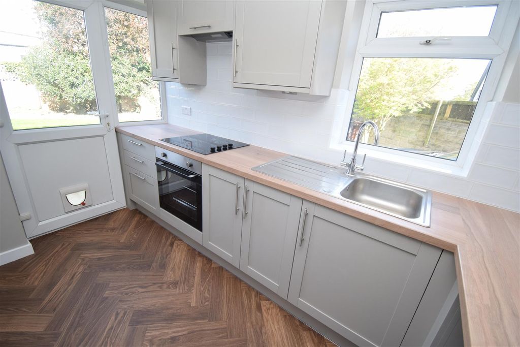 Property photo 2 of 21