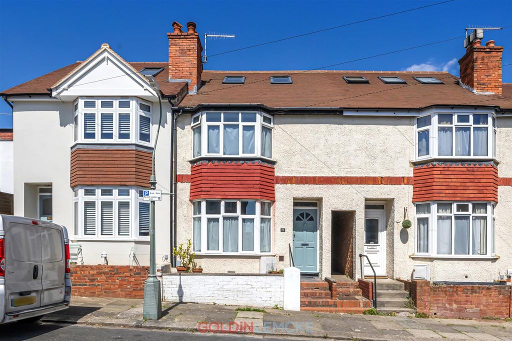 Property photo 1 of 16 Milnthorpe Road