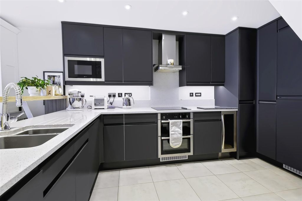 Property photo 2 of 19 Kitchen 1.Png