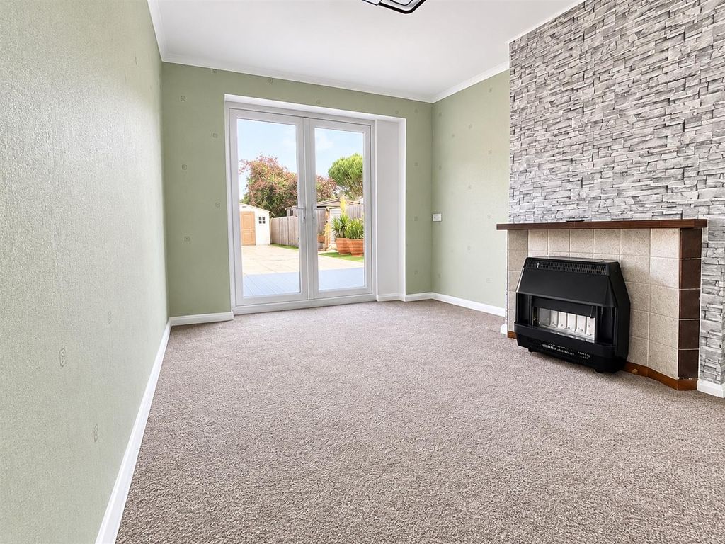 Property photo 2 of 10 Lounge