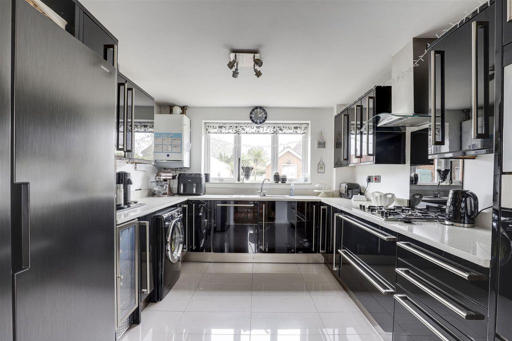 Property photo 2 of 21