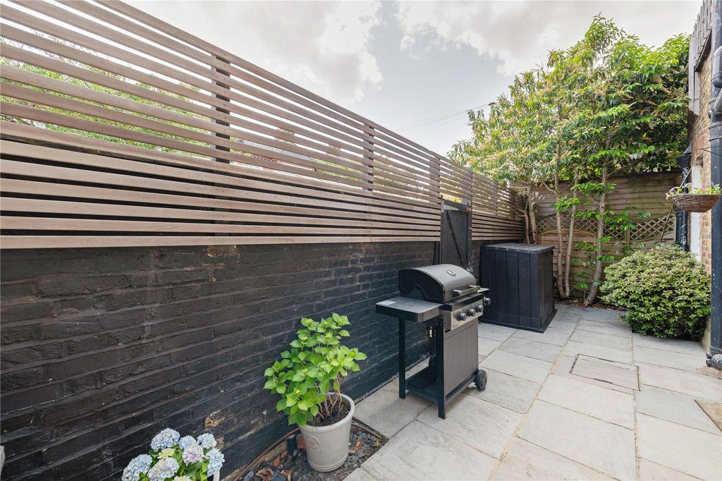 Property photo 2 of 15 Picture No. 23