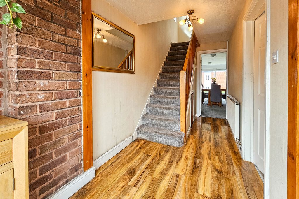 Property photo 2 of 26