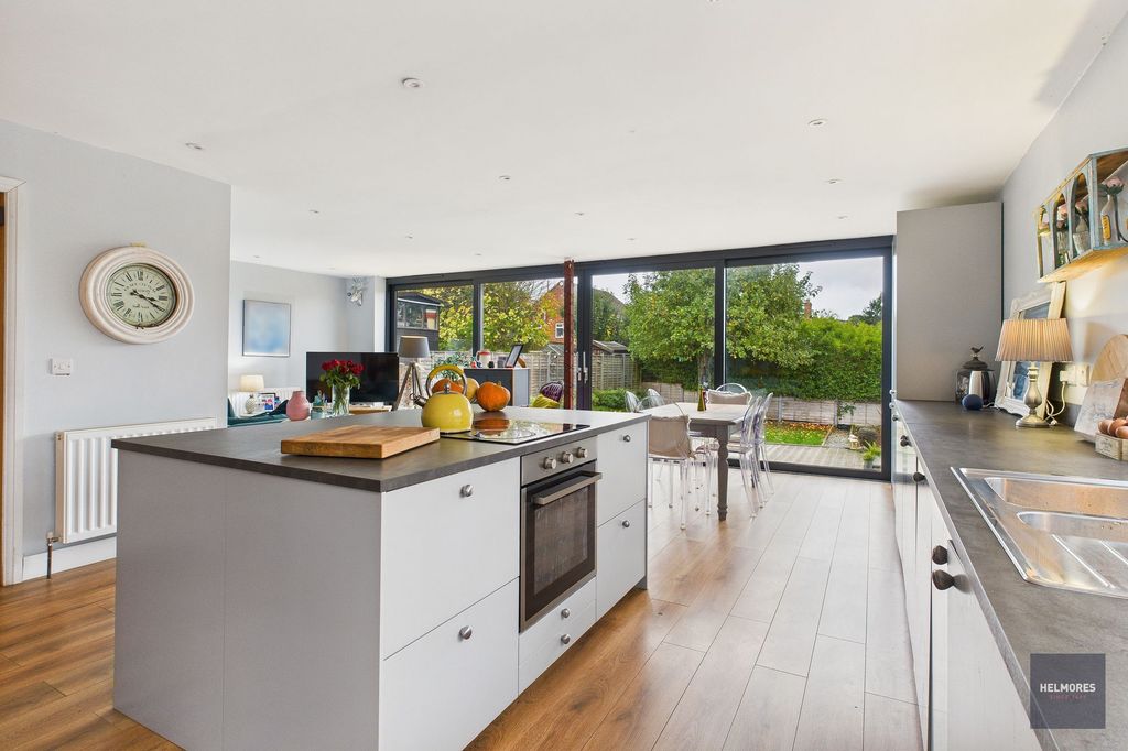 Property photo 2 of 29