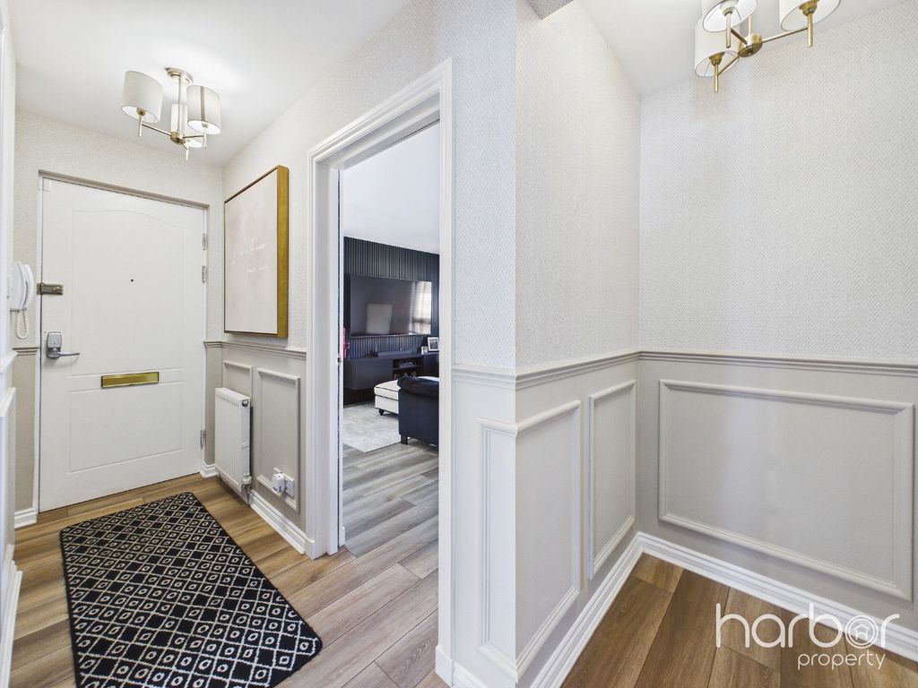 Property photo 2 of 16 5245733